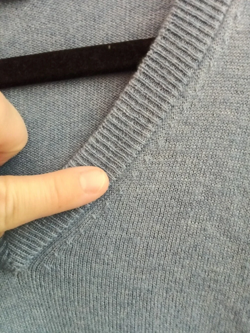 Qi New York Cashmere/Wool Men's Blue V-Neck Sweater